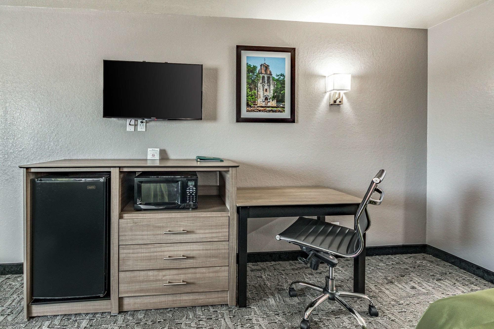 Habitación Quality Inn I-10 East near Frost Bank Center