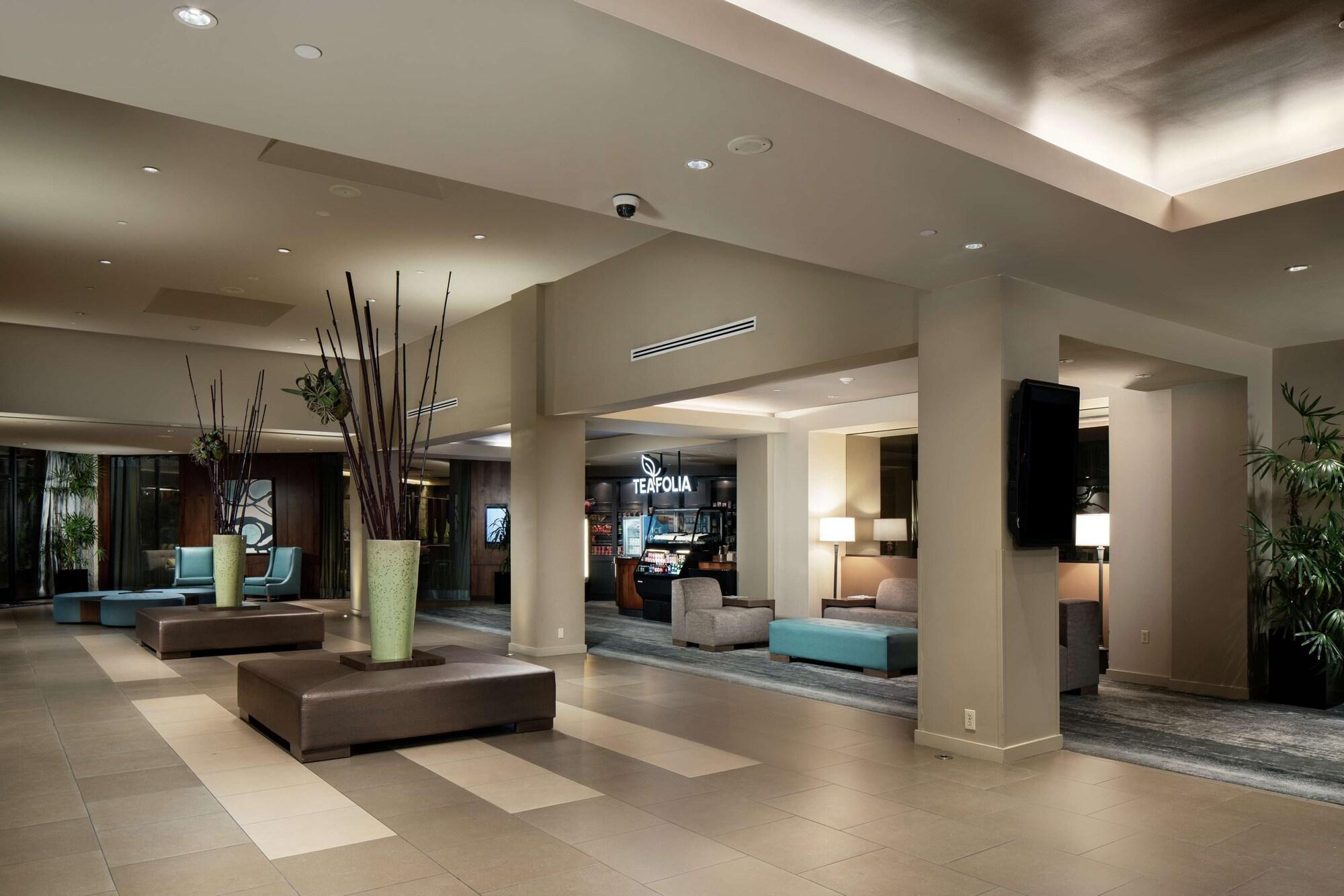 Vista Lobby DoubleTree by Hilton Monrovia - Pasadena Area
