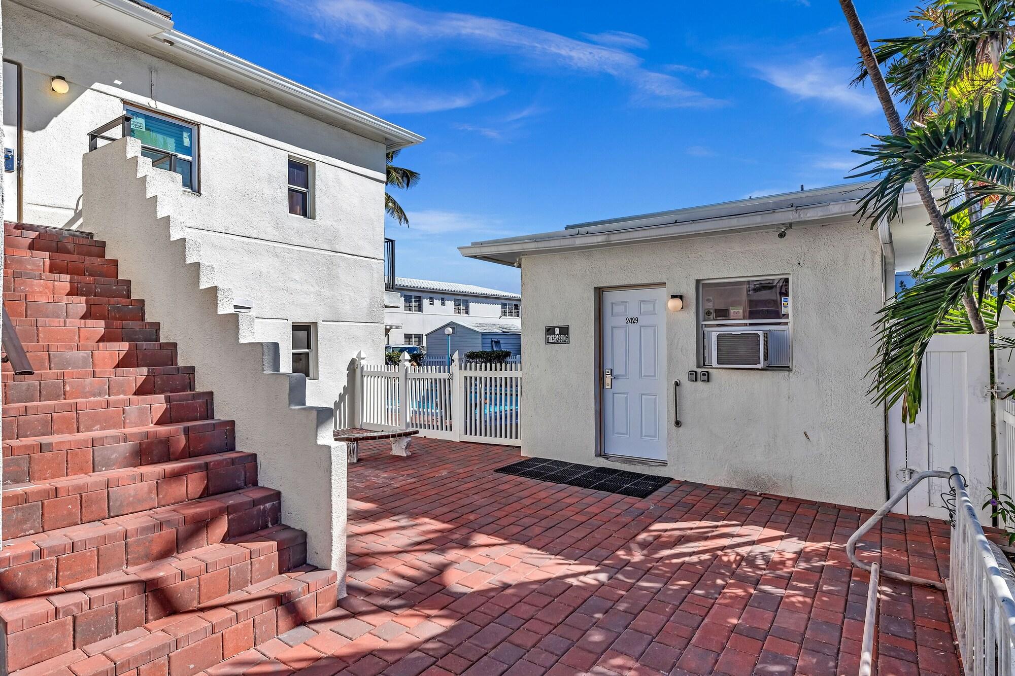Vista Exterior Neptune Oceanfront Rentals