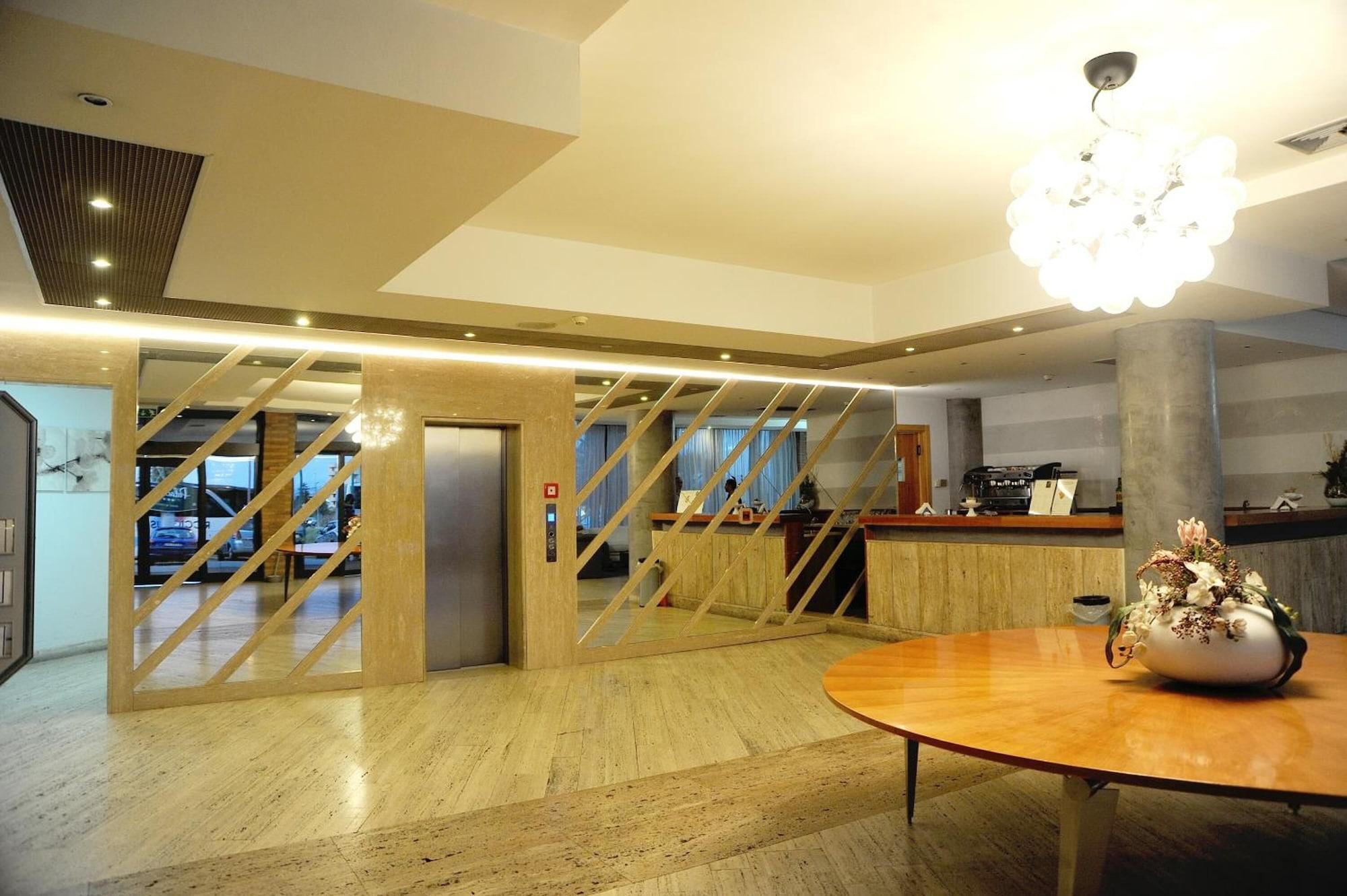 Vista Lobby Palace Inn