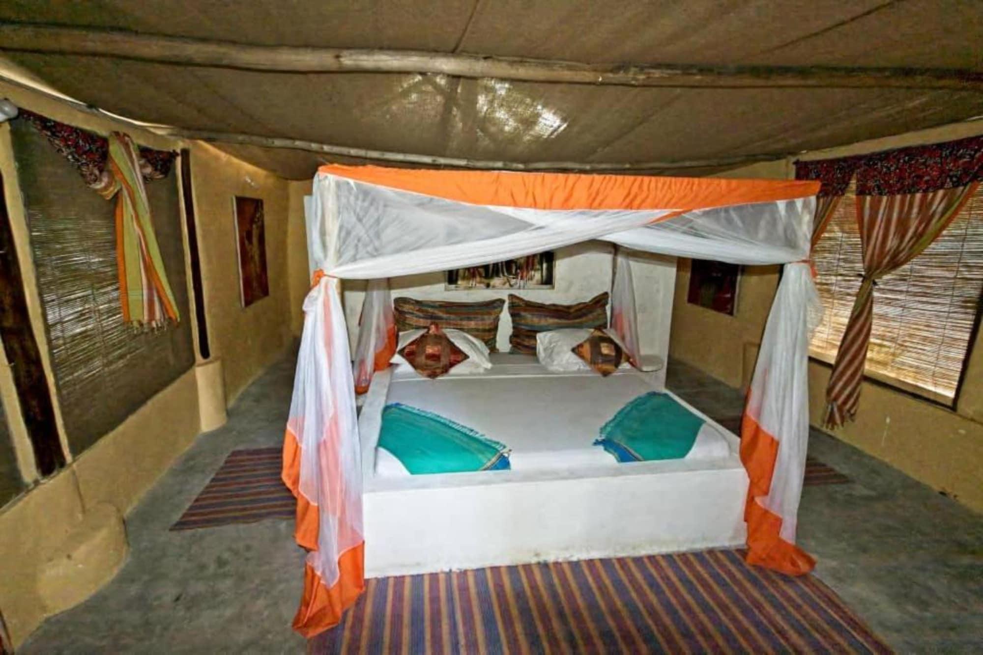 Varios Barefoot Beach Camp