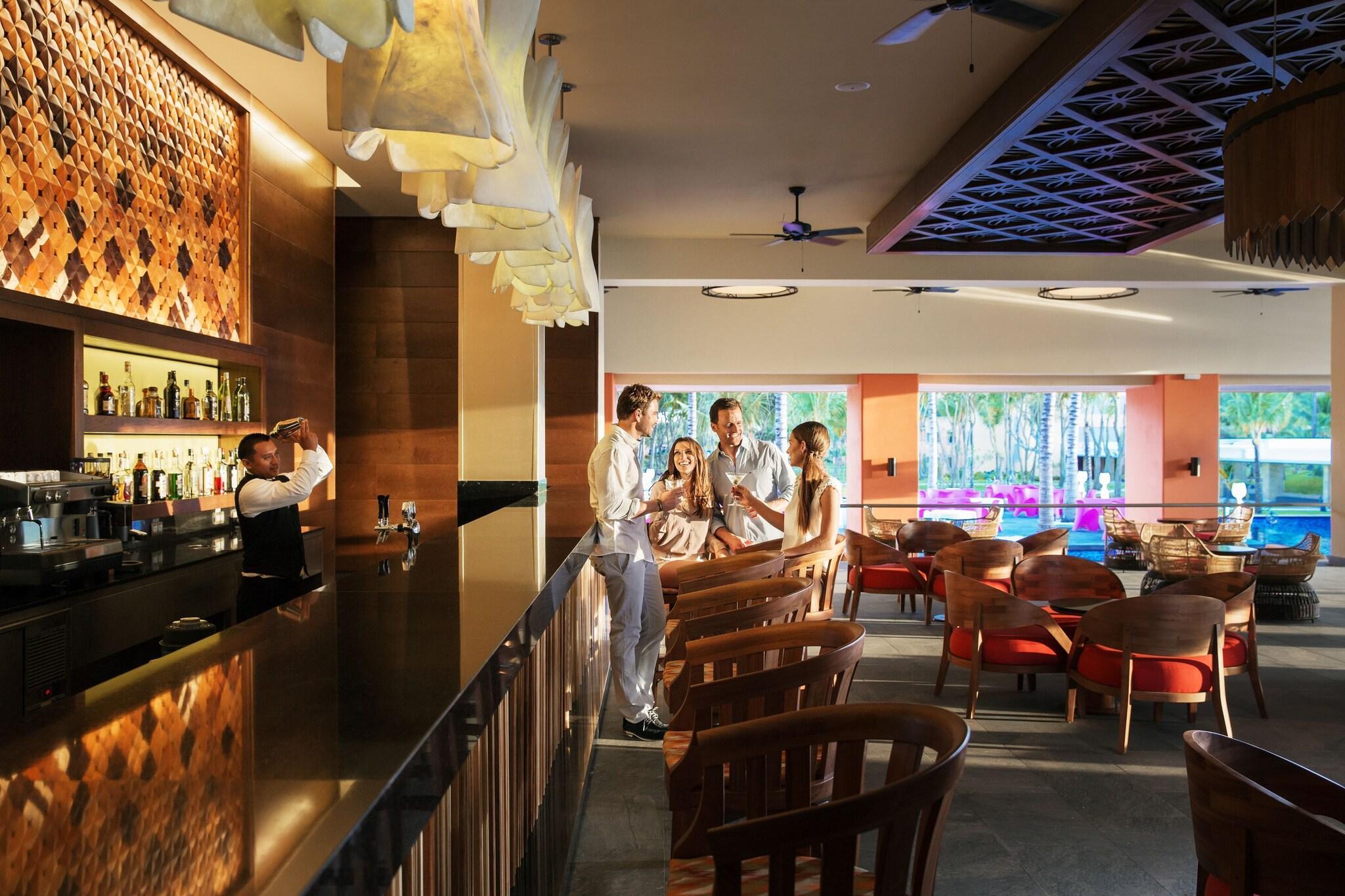 Bar/Salón Barceló Maya Colonial