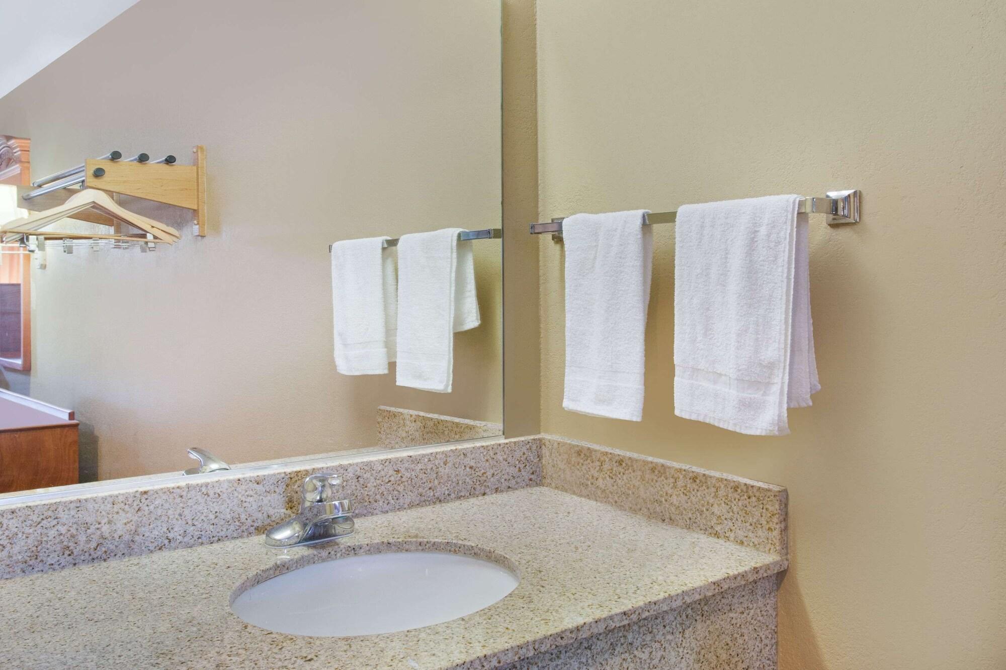 Equipamiento de Habitación Super 8 by Wyndham Defiance