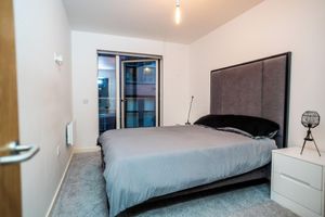 Alquiler Vacacional - 1 Bed Central Apt with Balcony & Free Parking (AO Arena)