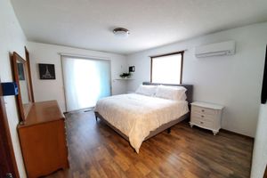 Alquiler Vacacional - Lakefront Getaway. Private Waterfront Home with Dock and Sunroom.