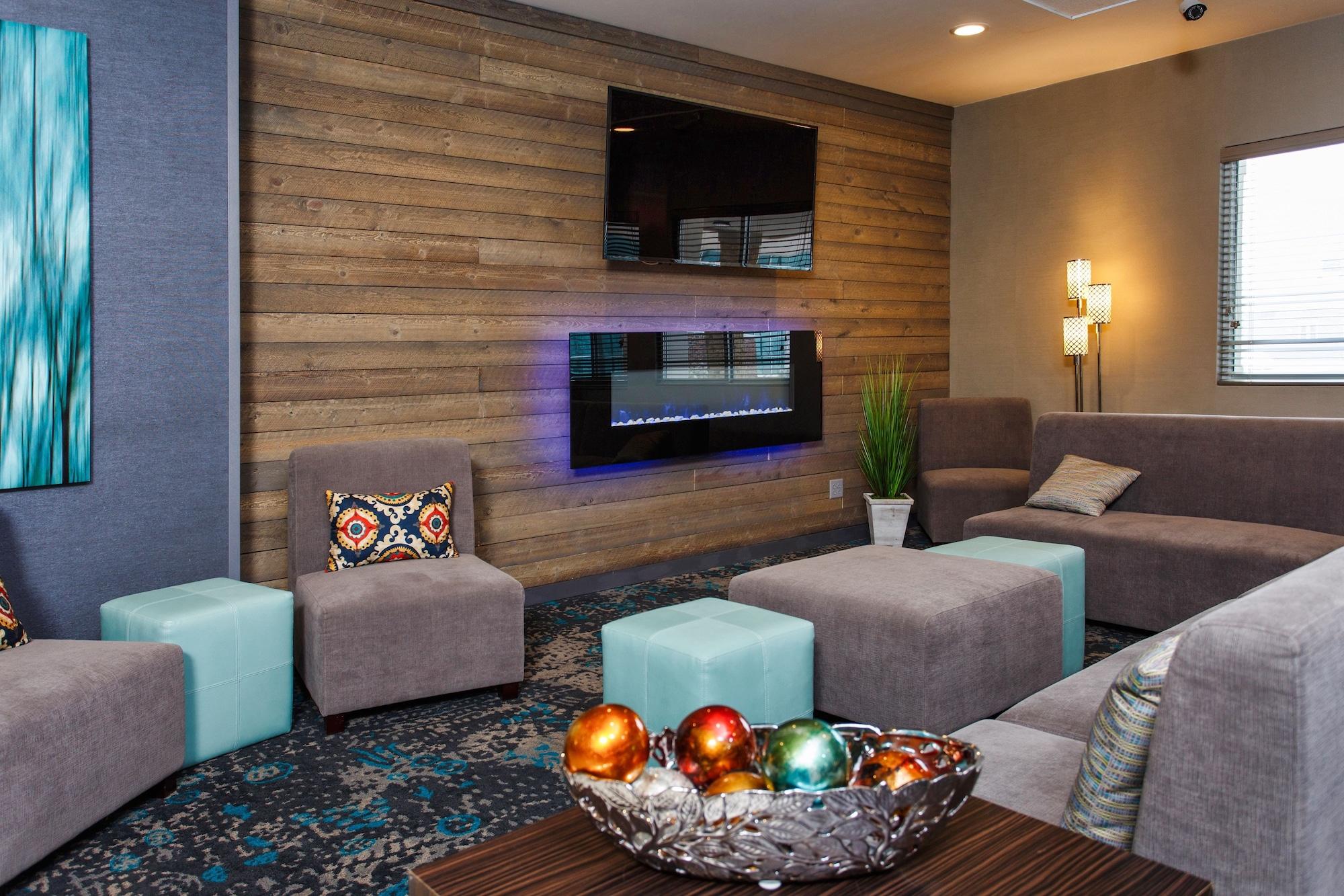 Vista Lobby DoubleTree by Hilton Neenah
