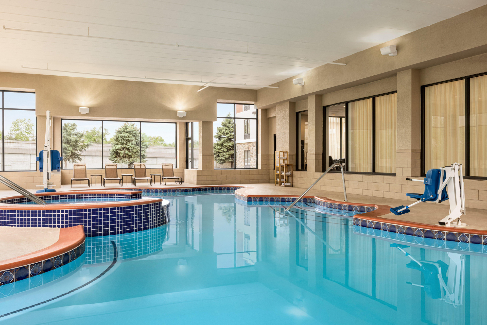 Vista Piscina Holiday Inn Exp & Sts Indianapolis W- Airport Area