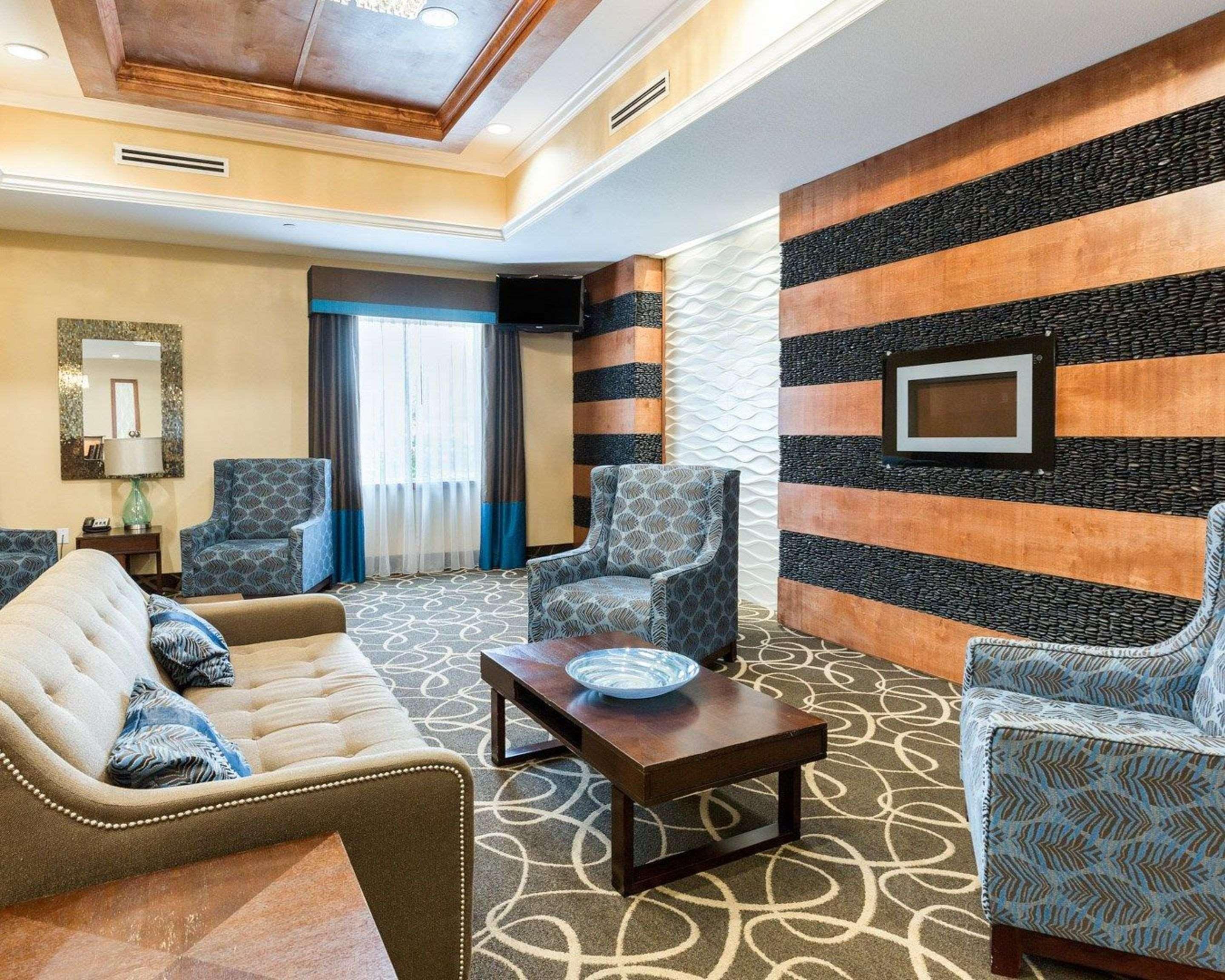 Vista Lobby Comfort Suites at Katy Mills