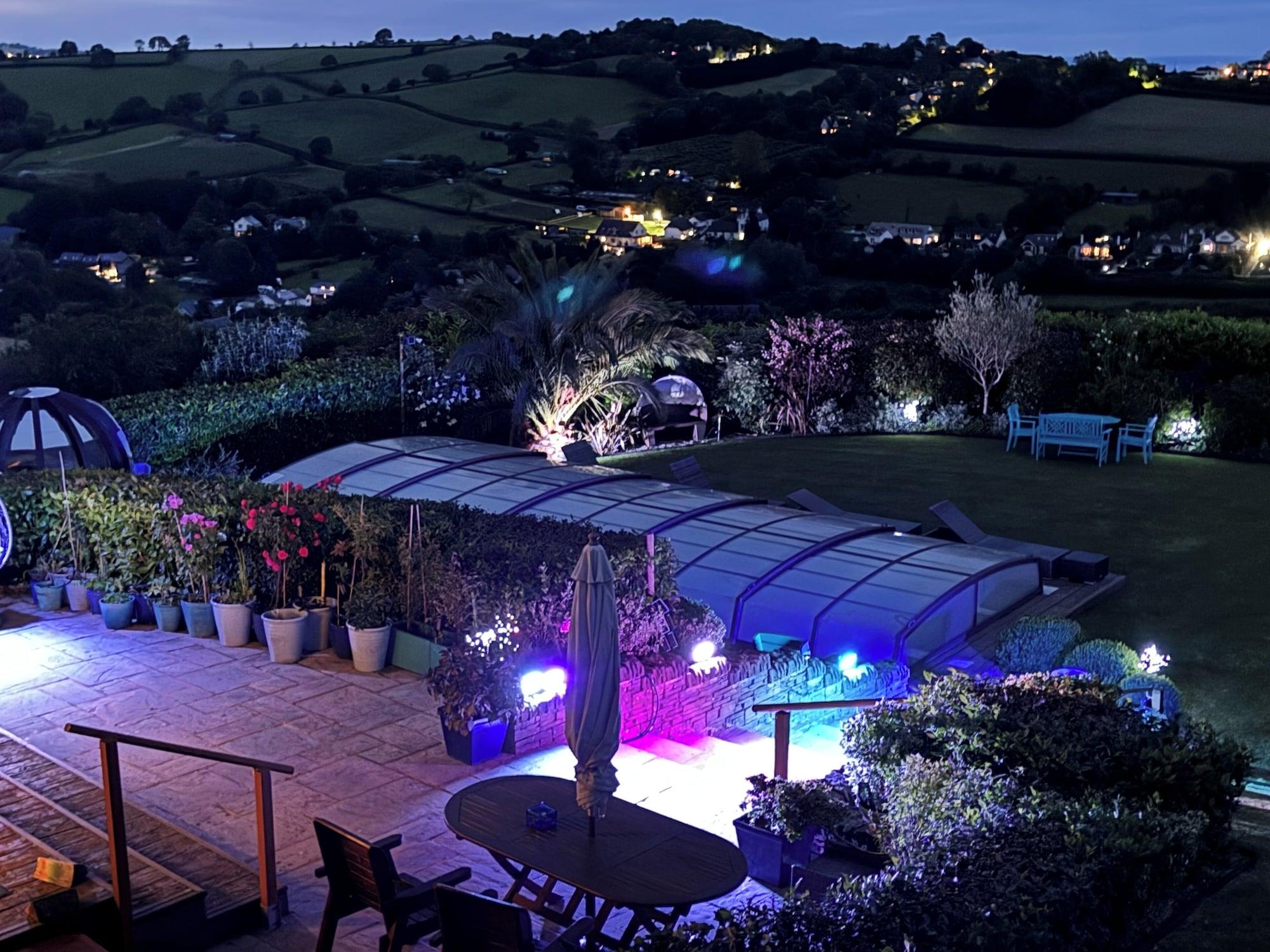 Bar/Salón Halekulani Devon