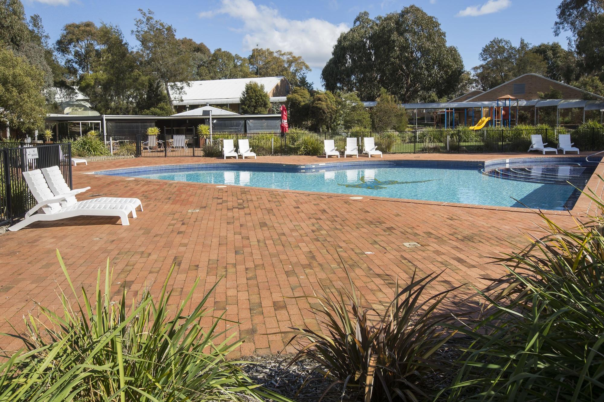 Vista Piscina ibis Styles Canberra Eaglehawk
