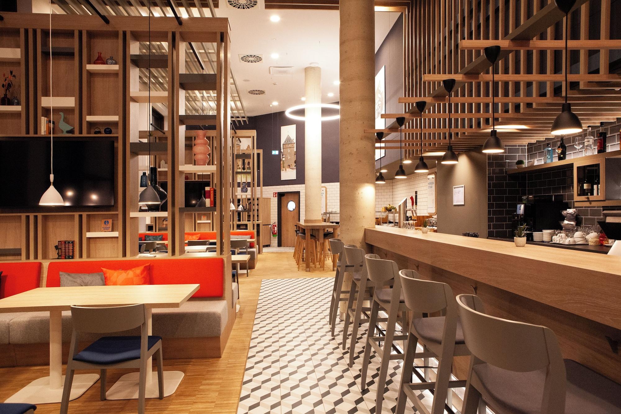 Bar/Salón Holiday Inn Express & Suites Monheim Am Rhein by IHG