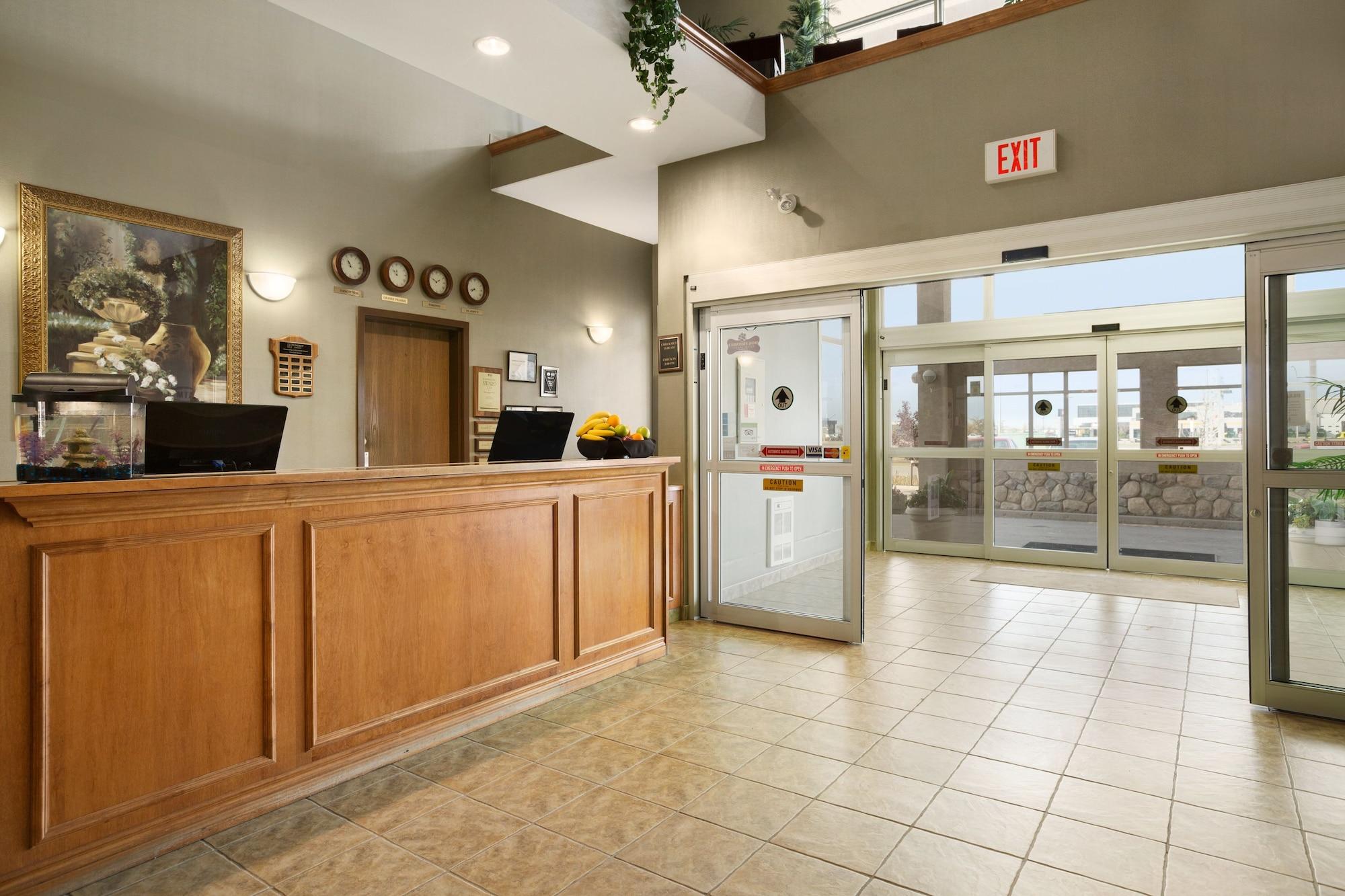 Vista Lobby Ramada by Wyndham Clairmont/Grande Prairie
