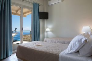 Alquiler Vacacional - Sunny Villa Ilios over Mikros Gialos near Sivota
