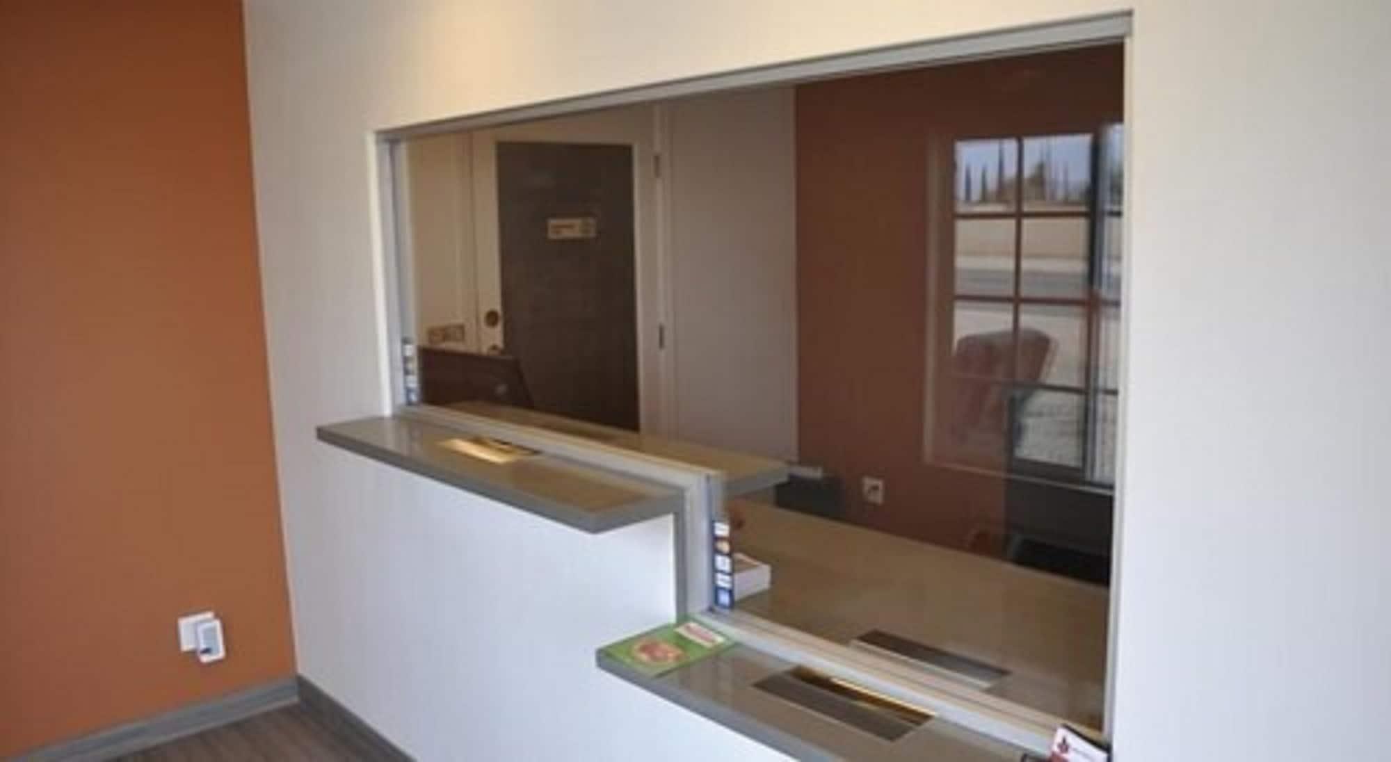 Vista Lobby Motel 6 on Maple