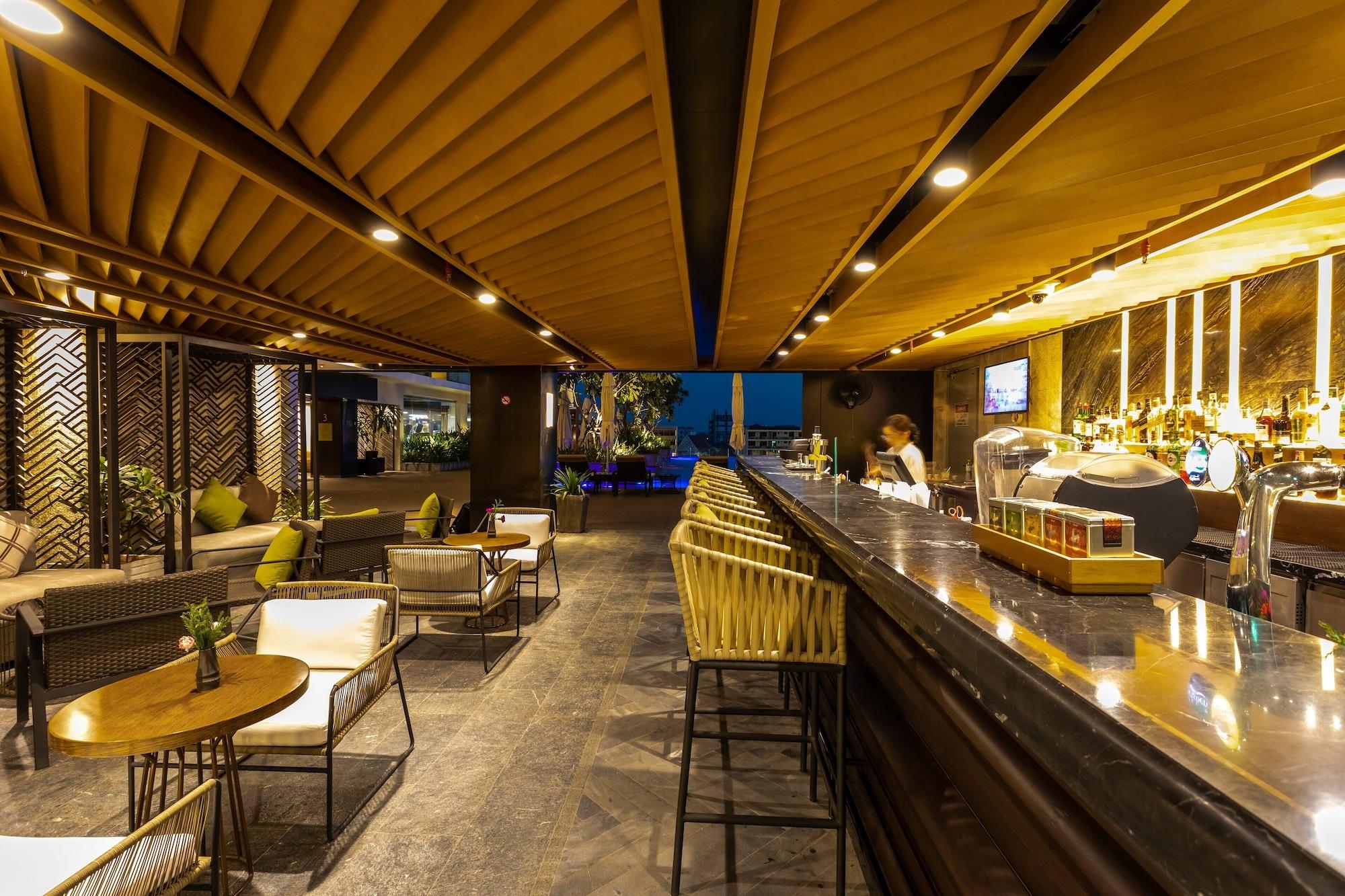 Restaurant Crowne Plaza Vientiane by IHG