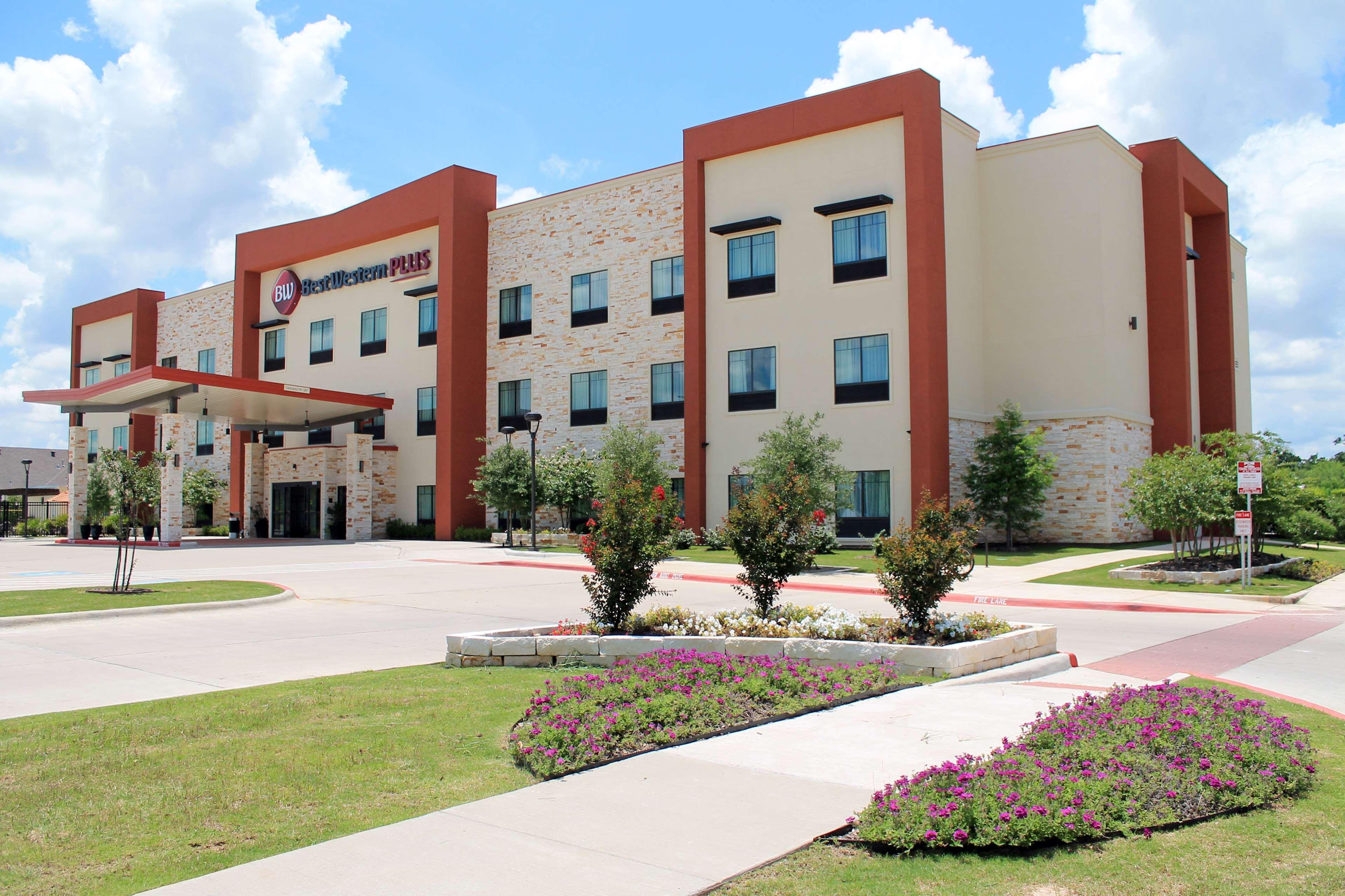 Vista Exterior Best Western Plus College Station Inn & Suites