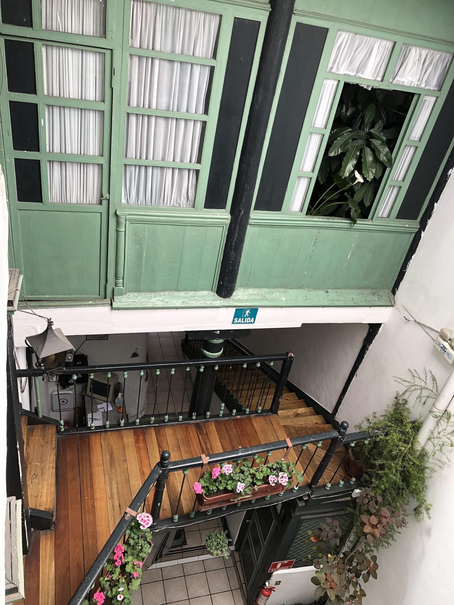 Varios Hostal Latina
