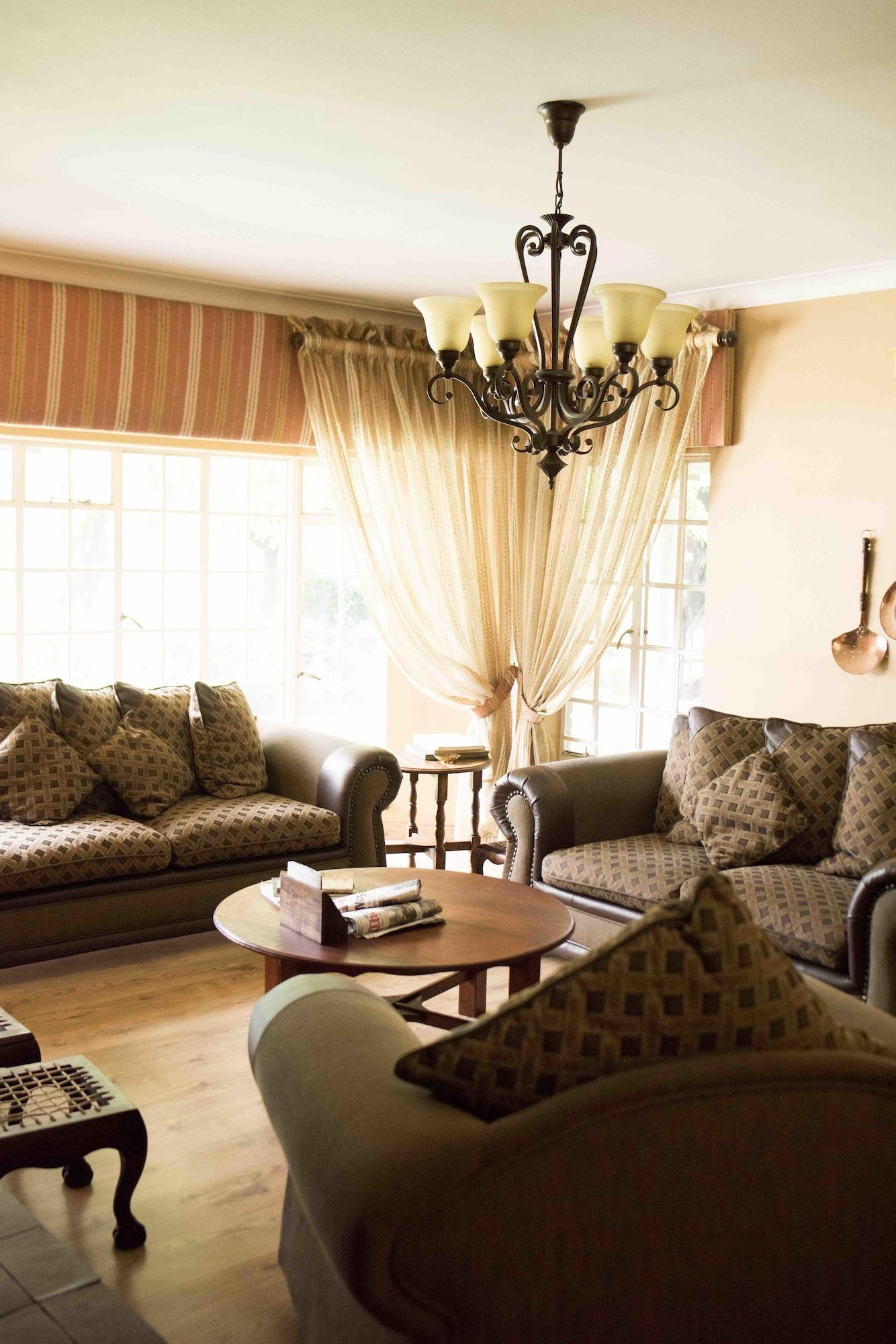 Vista Lobby Greenfields Guest House