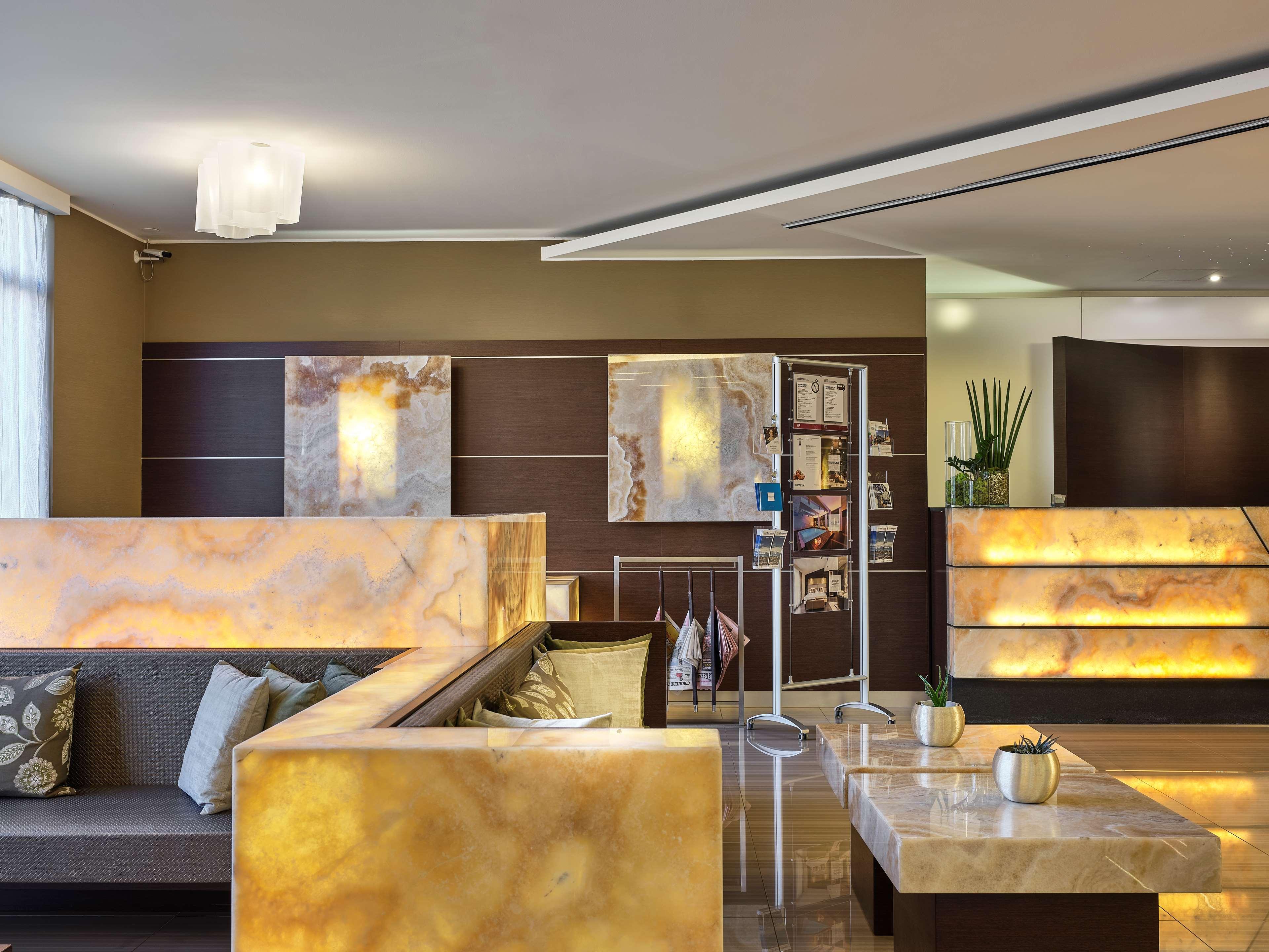 Vista Lobby Winter Garden Hotel - Bergamo Airport