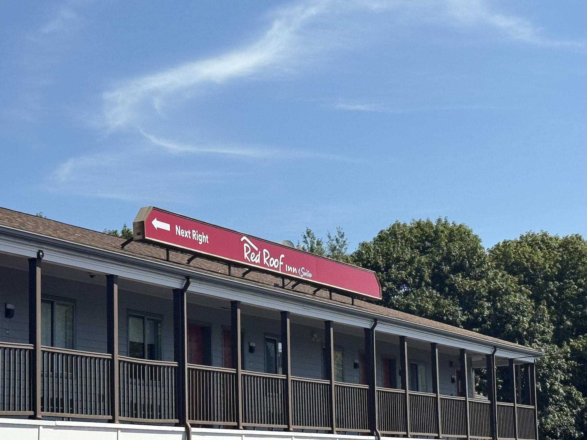 Vista Exterior Red Roof Inn & Suites Swansea