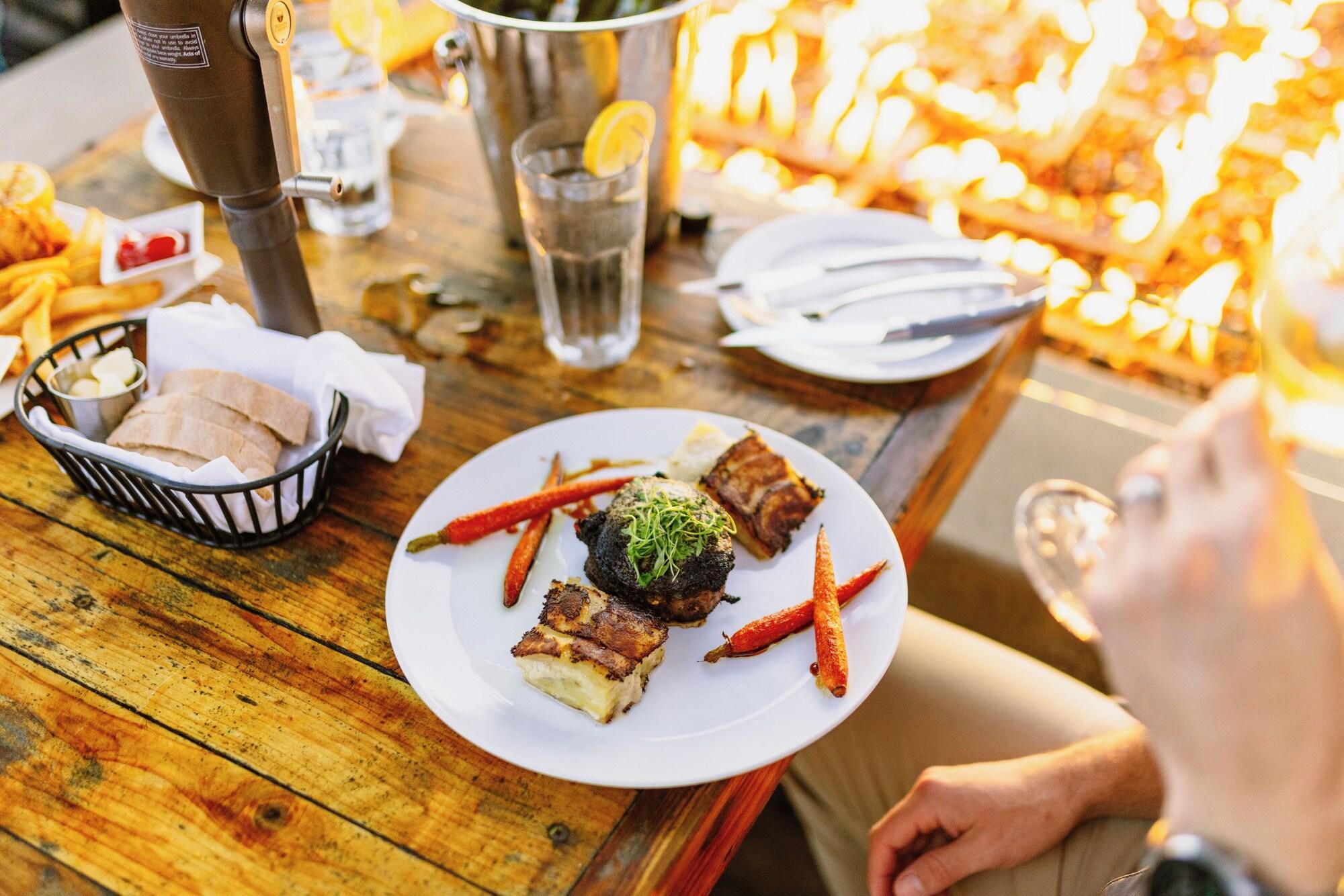 Restaurant Ragged Point Inn and Resort