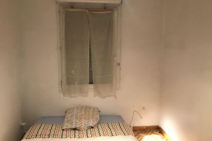 Alquiler Vacacional - One-room quite appartment 1 minute from train station.