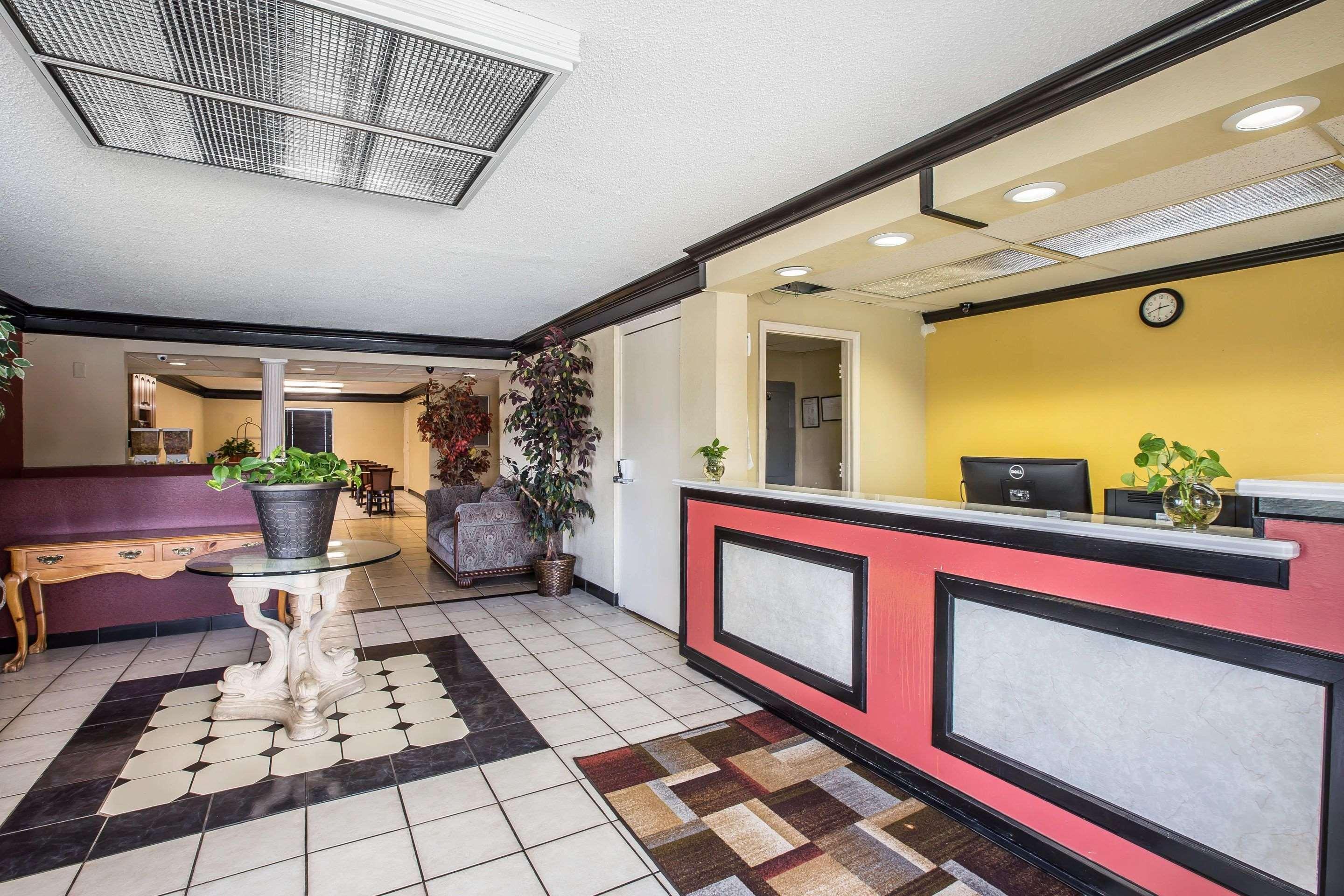 Vista Lobby Rodeway Inn Expo Center