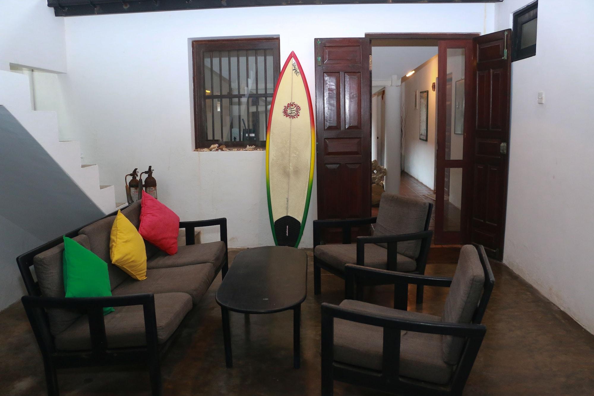 Varios Turtles Rest and Curry Bowl