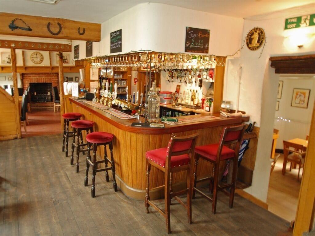 Bar/Salón Falcon Inn