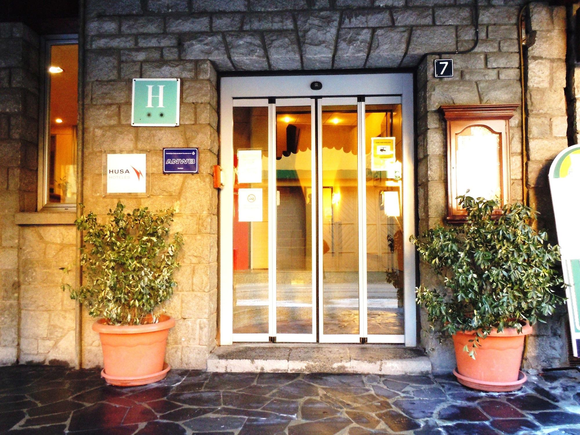 Vista Exterior Hotel Urogallo