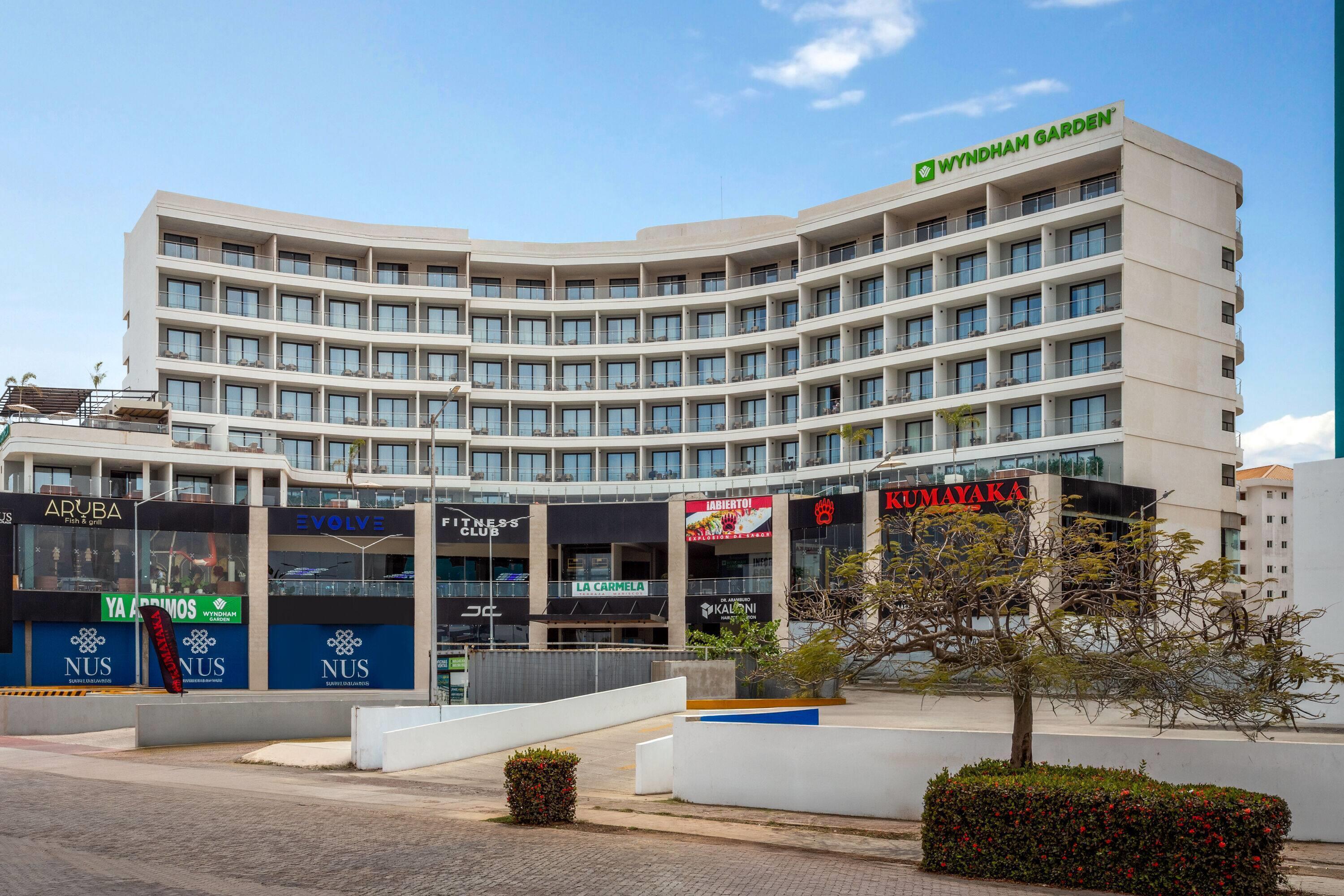 Vista Exterior Wyndham Garden Mazatlan Marina