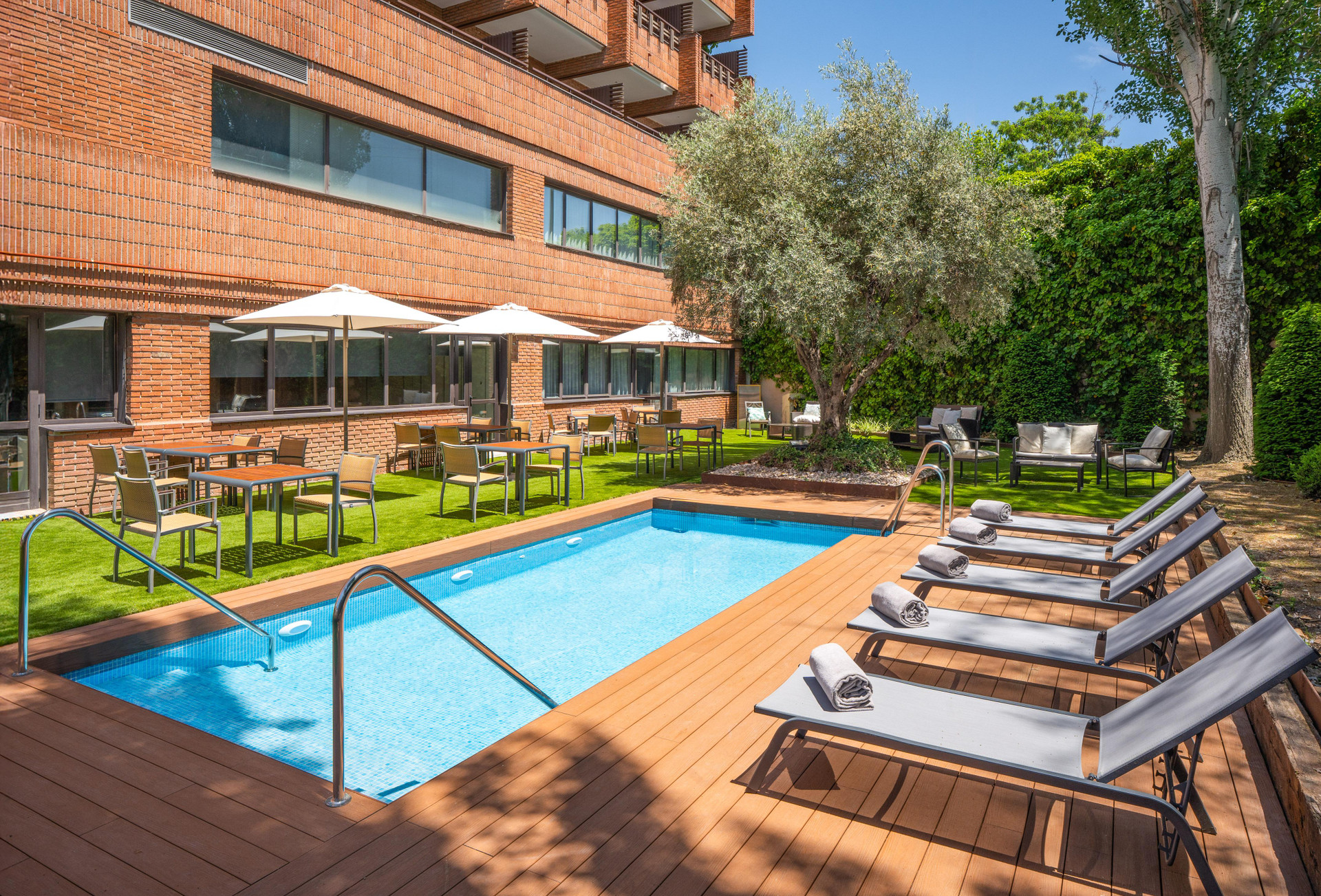 Vista Exterior Hotel Madrid Alameda Aeropuerto, Affiliated by Meliá