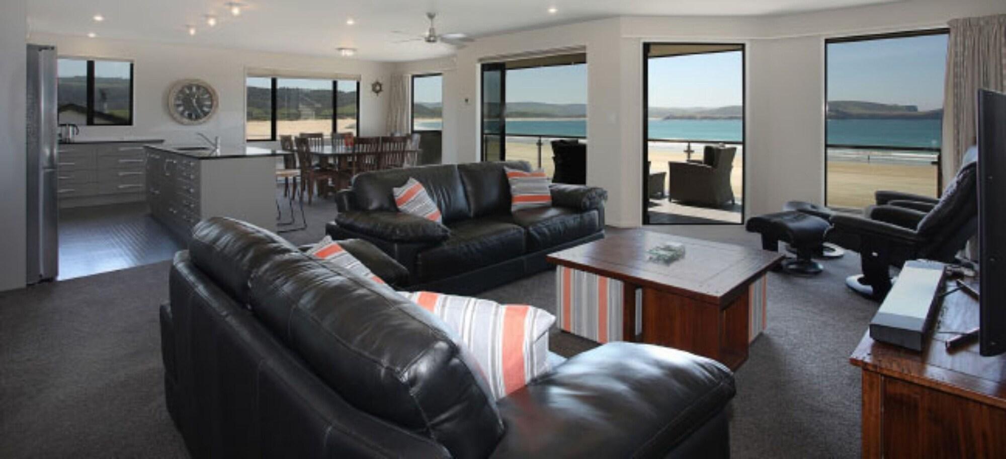 Vista Lobby Curio Bay Salt House