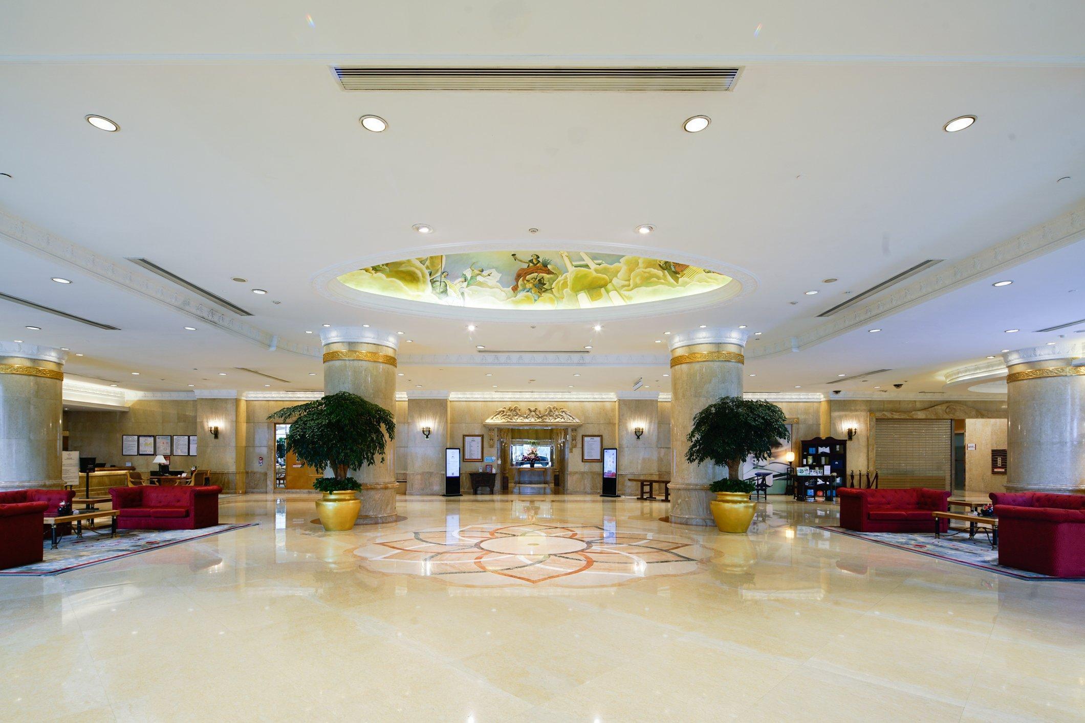 Vista Lobby Crowne Plaza Chengdu City Center by IHG