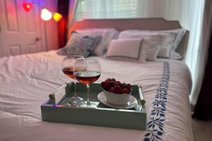 Alquiler Vacacional - NEW! AlfaOmega-King/Queen-3 bdrm/2.5 bath-Garage-Rooftop-Dwntwn--Pets -Sleeps 10