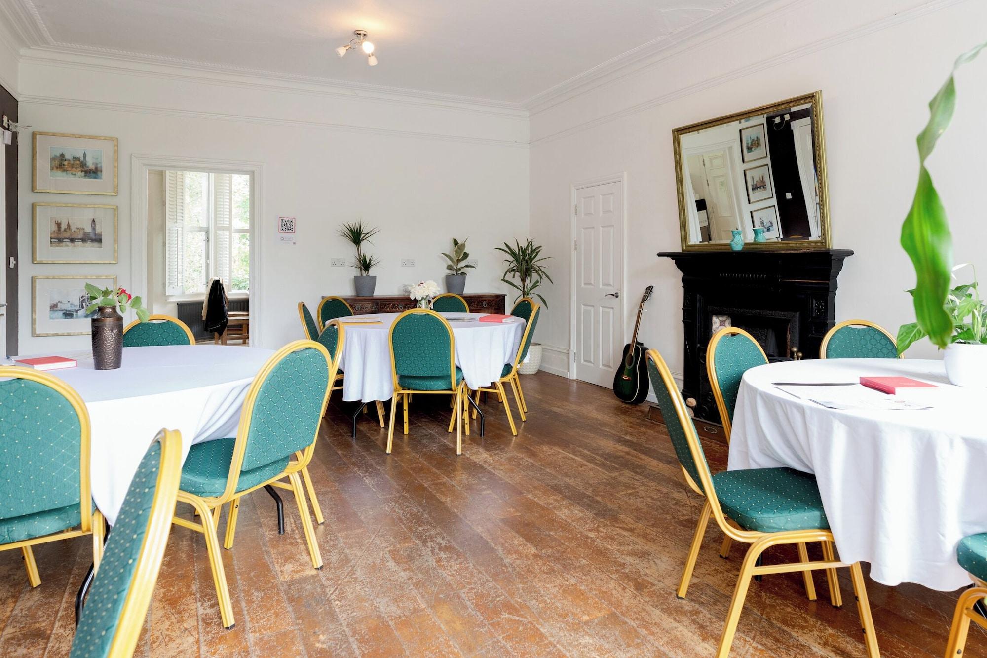Sala de Reuniones EBS Hostel London