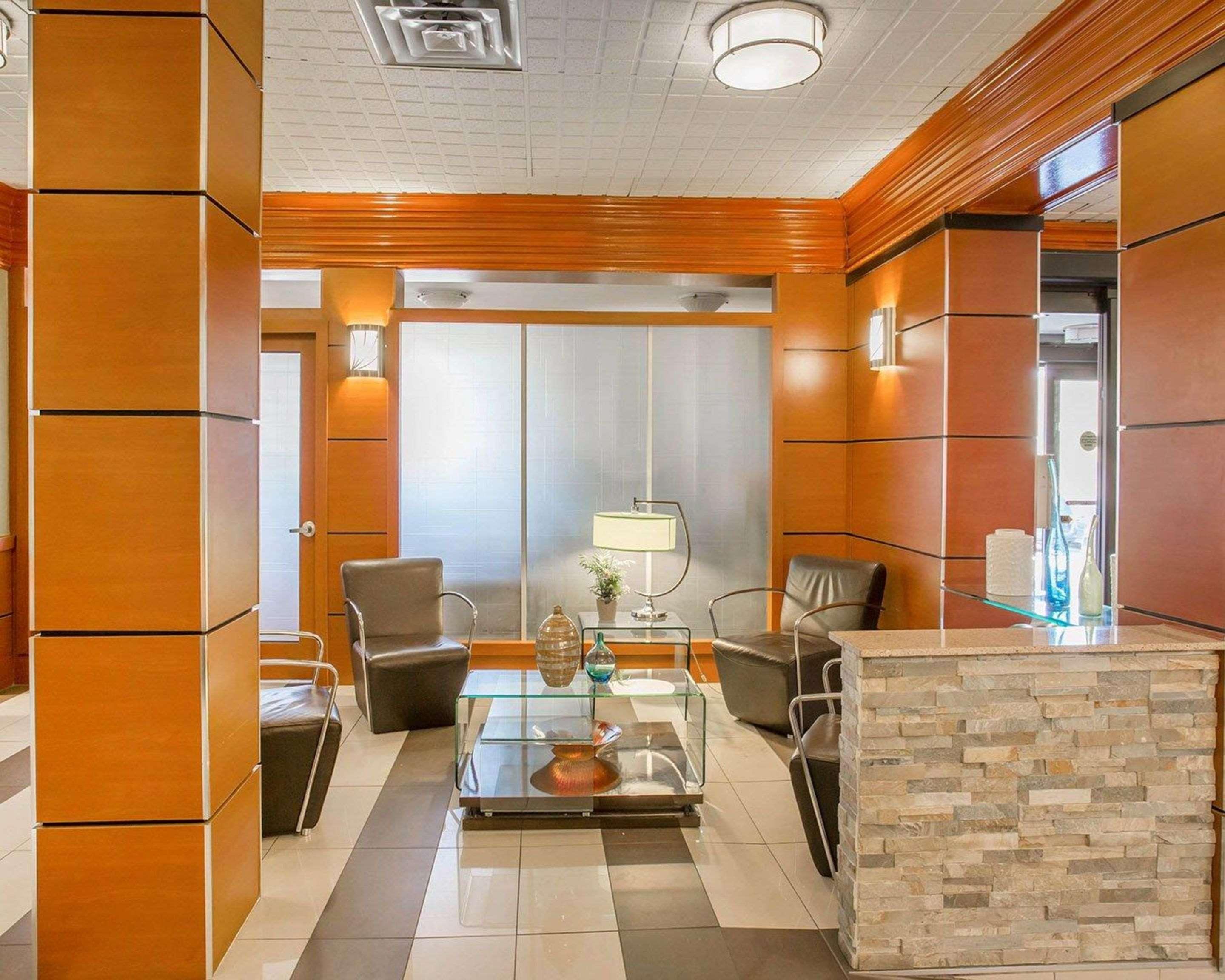 Vista Lobby Quality Inn Toronto Airport