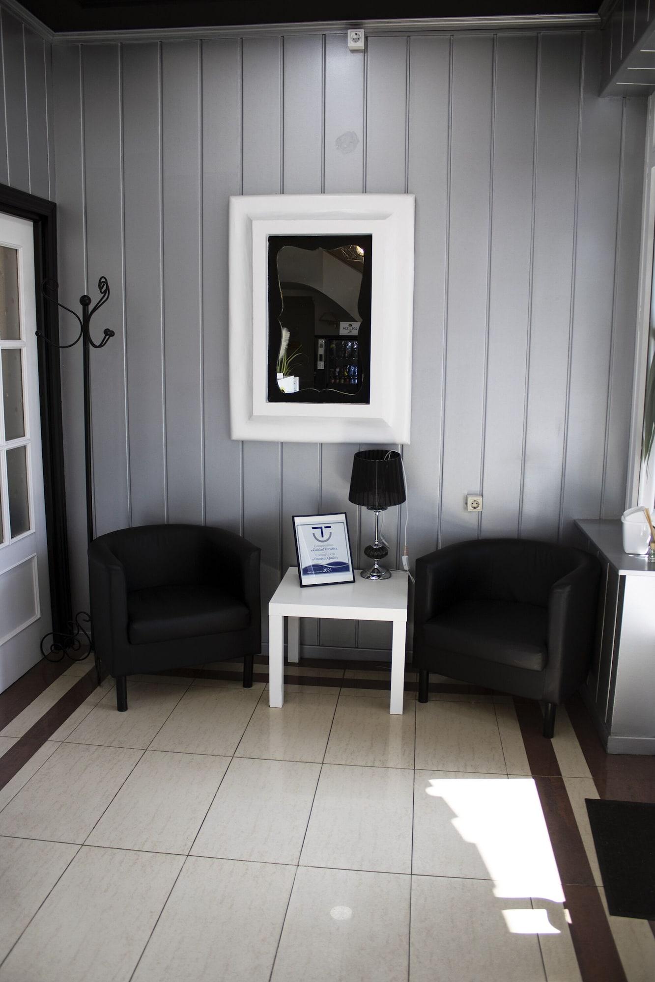 Vista Lobby Hostal Valdepeñas by Bossh Hotels