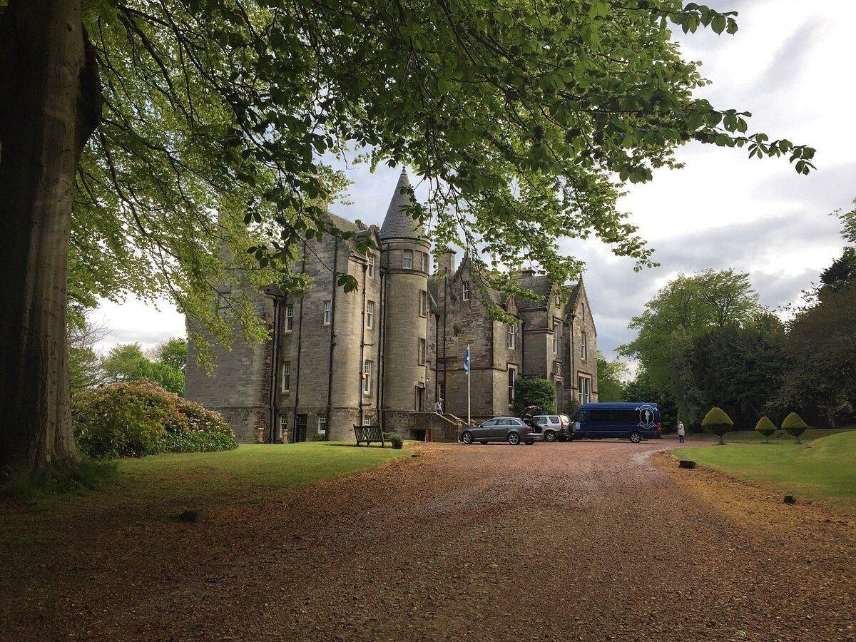 Varios Stravithie Castle