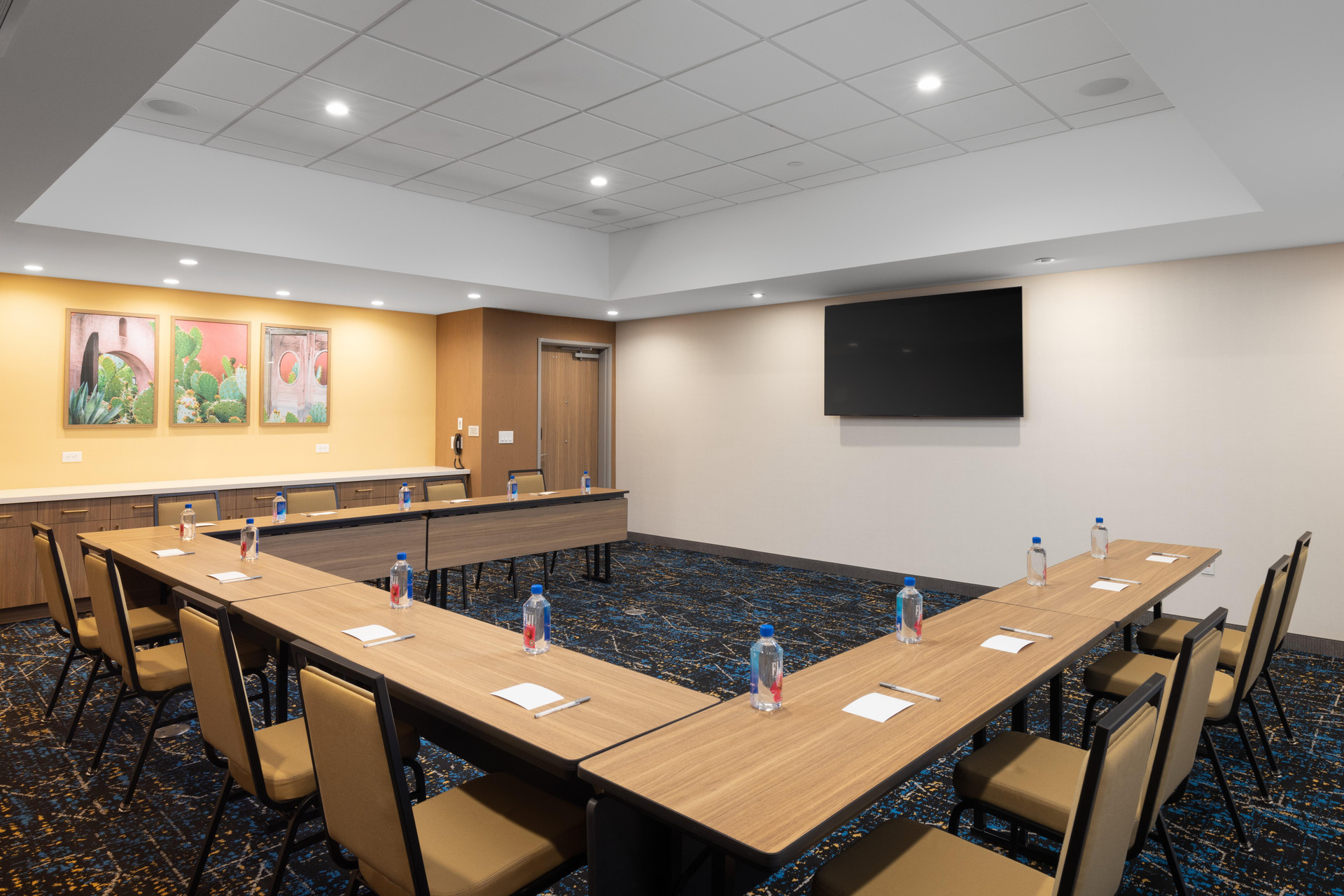 Centro de Negocios Hampton Inn & Suites By Hilton Cottonwood