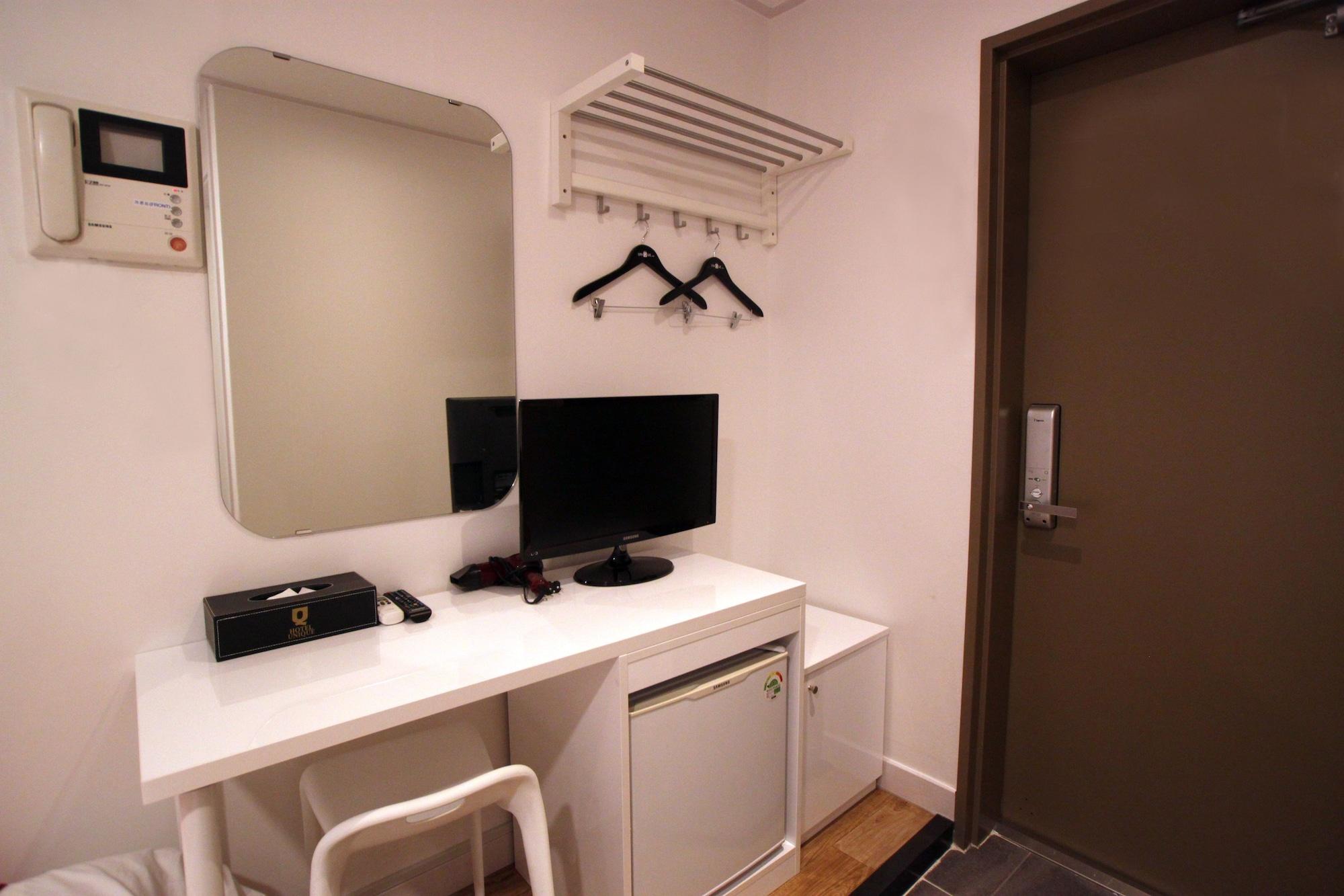 Set de Habitación Three Seven Hotel