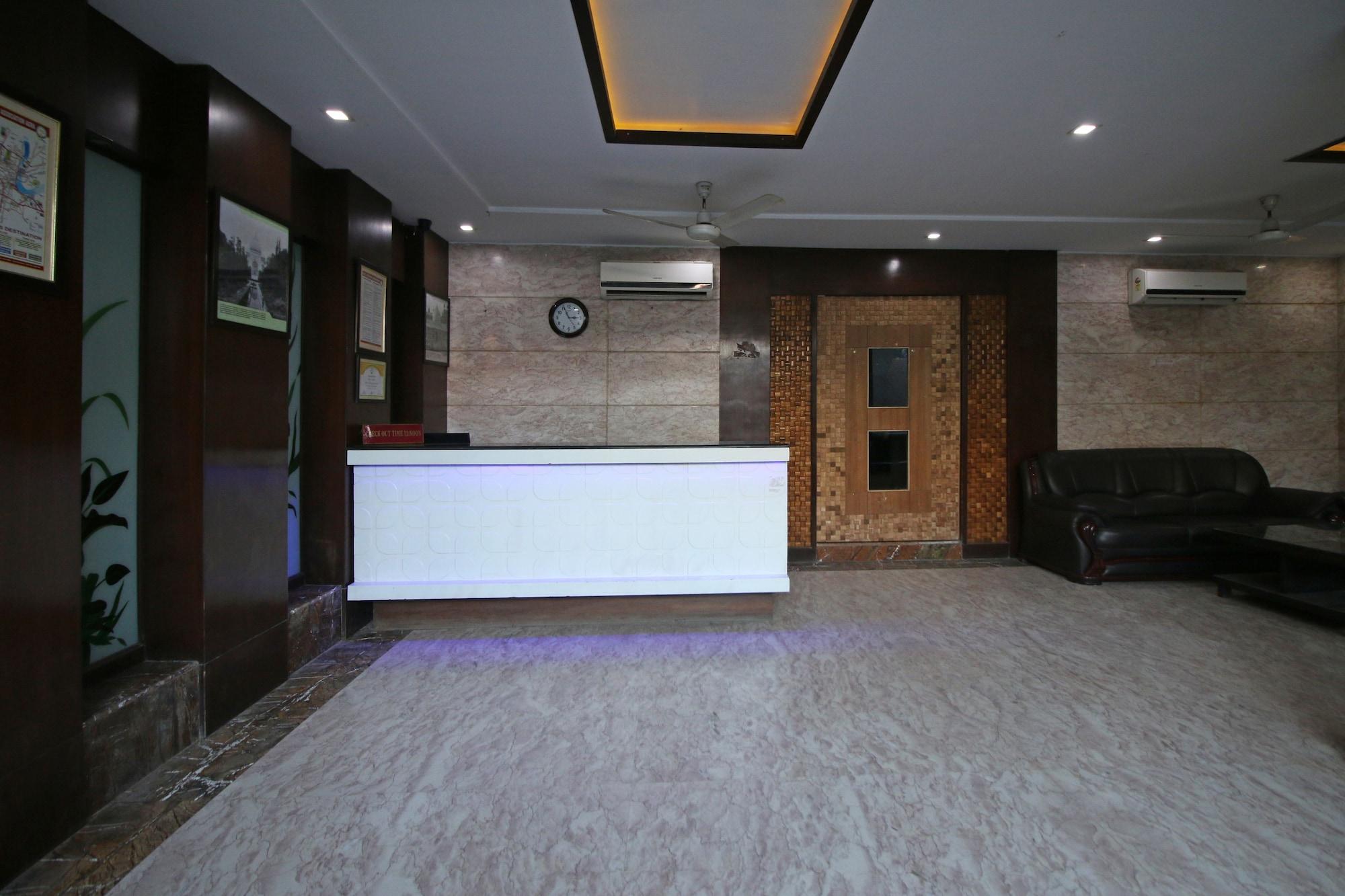 Vista Lobby OYO 8095 Hotel Taj Castle