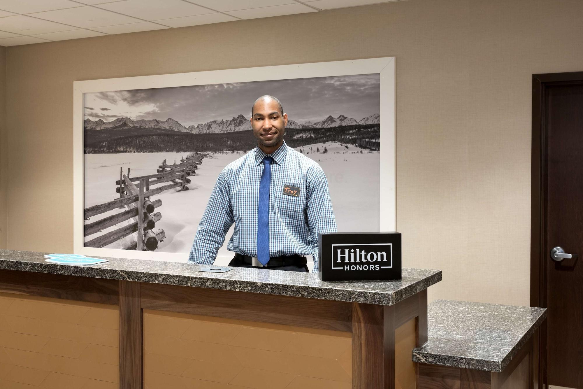 Vista Lobby Hampton Inn & Suites Rexburg