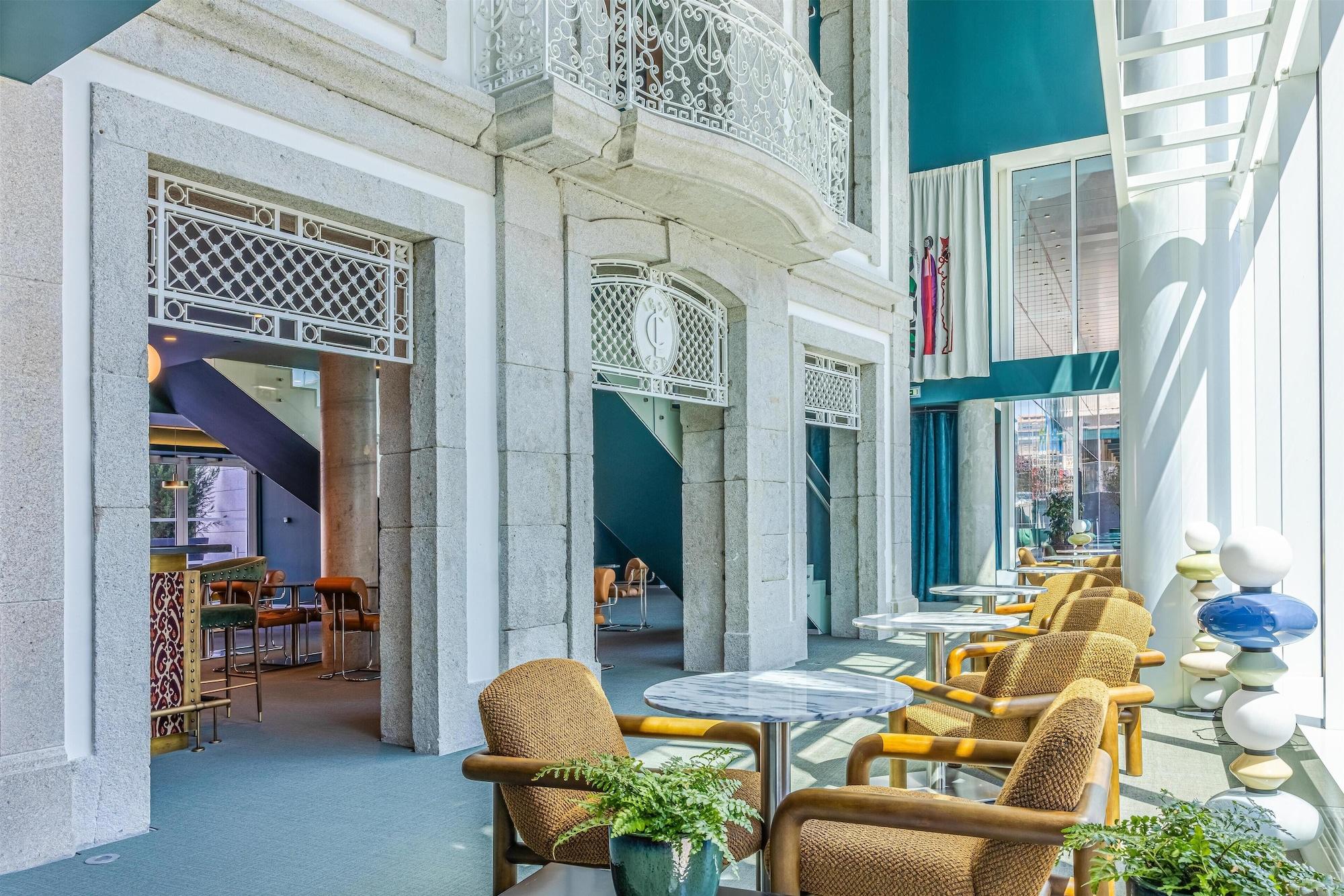 Vista Lobby Cenica Porto Hotel, Curio Collection by Hilton