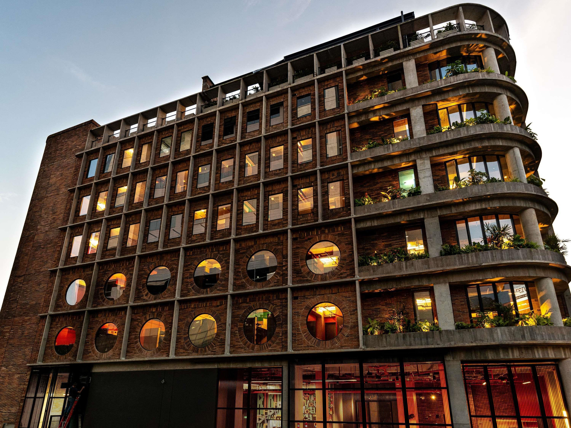 Vista Exterior Tribe Medellín
