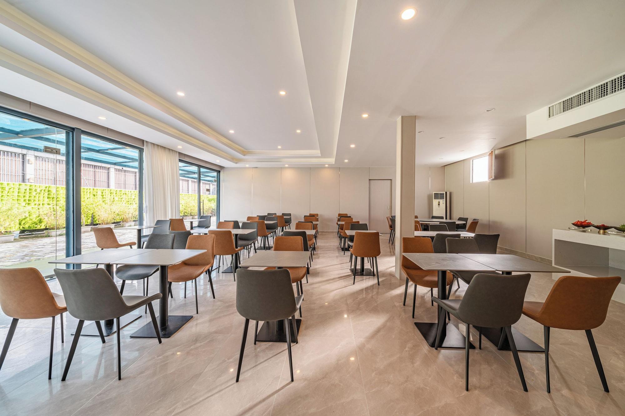 Restaurant ELONG DELUXE International Hotel