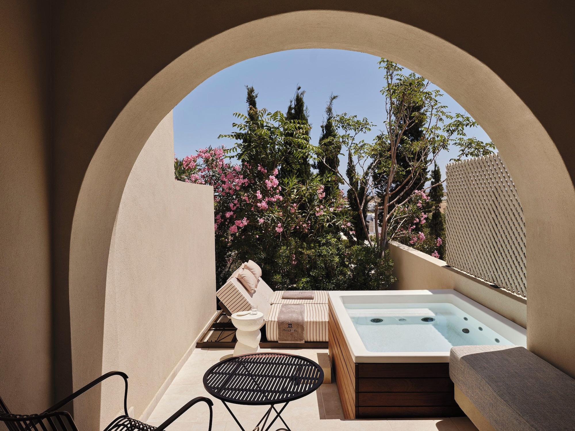 Vista Piscina NAUMA PAROS Design Boutique Hotel-Adults Only