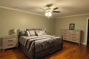 Alquiler Vacacional - Upstairs repurposed space on Lafayette Square from 1900s