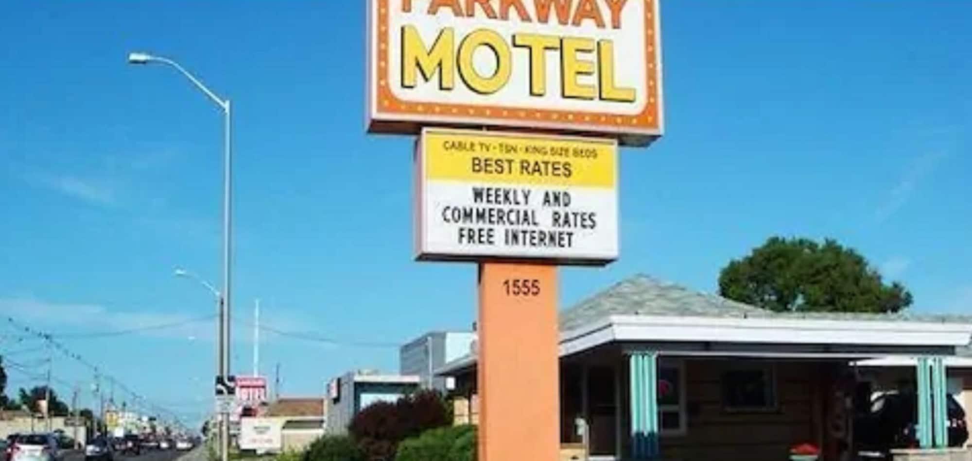 Varios Parkway Motel