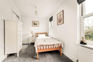 Alquiler Vacacional - Spacious 3BR Home w/ Private Garden & Parking